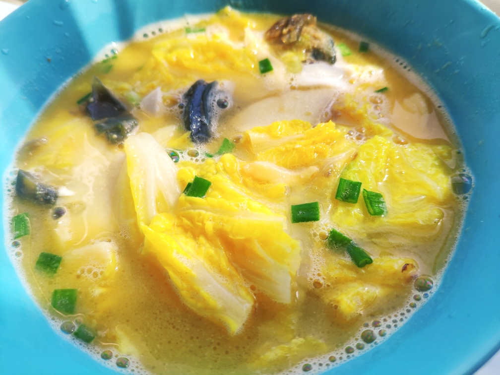 冬笋海米皮蛋汤的做法