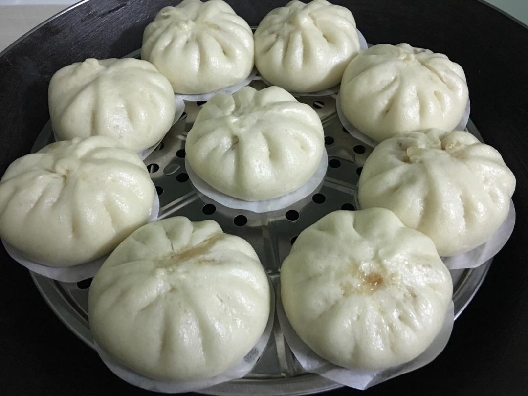 云朵般松软爆浆蜜汁叉烧包