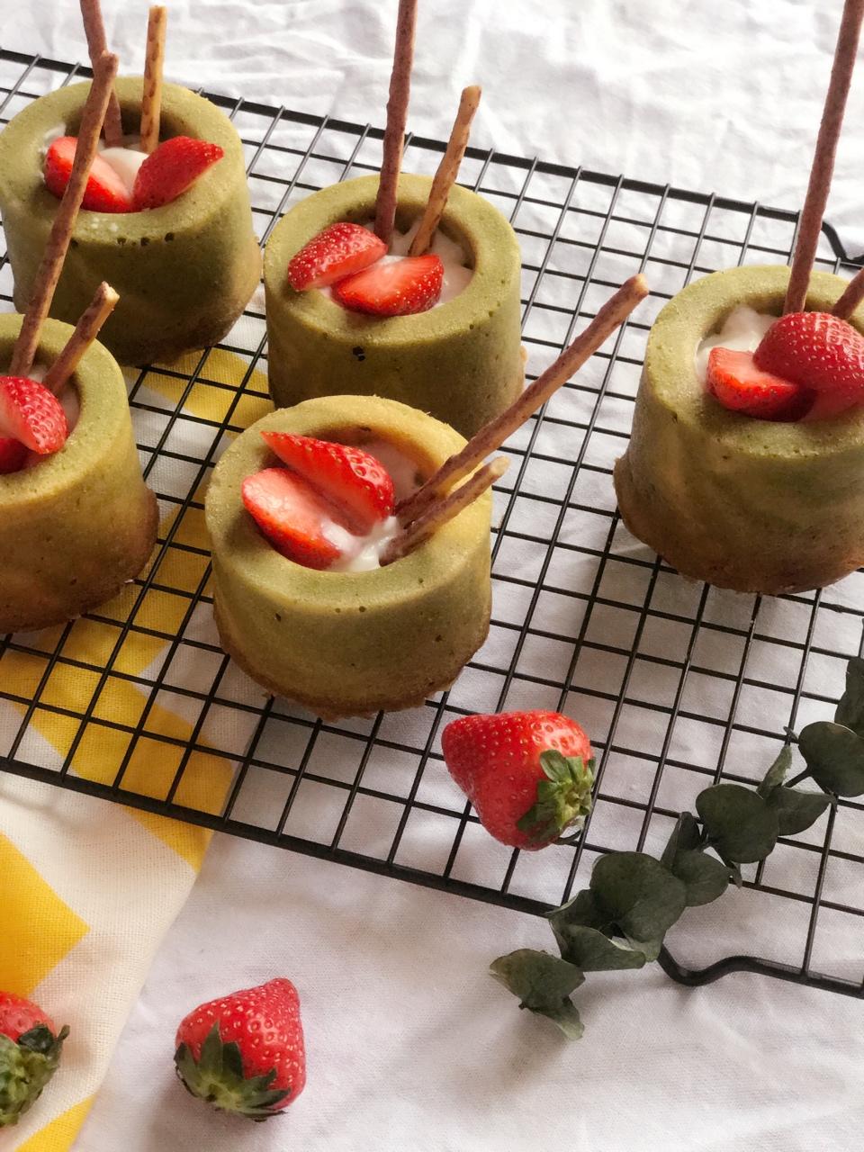 双色抹茶酸奶杯