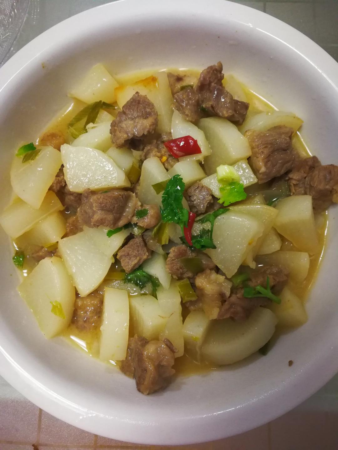 牛肉炖萝卜