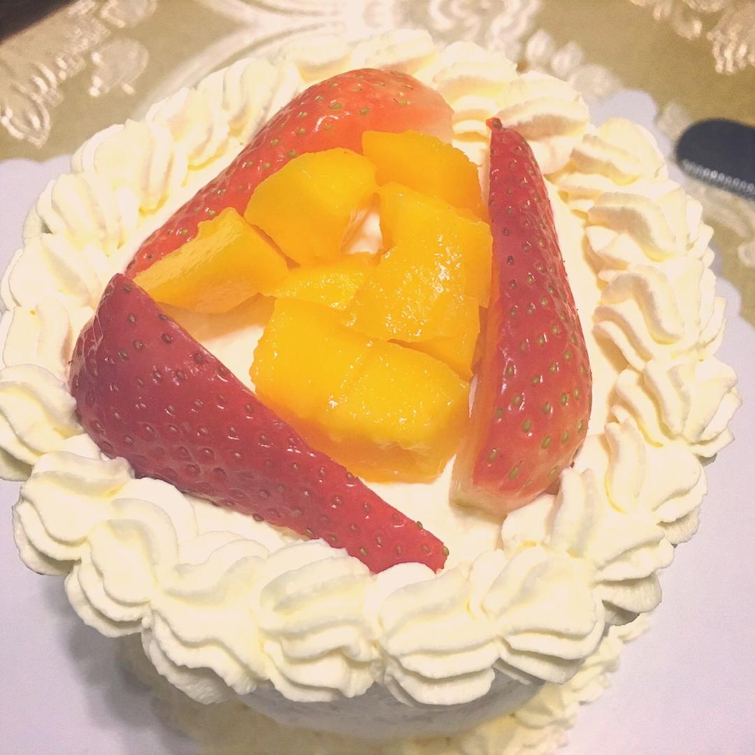 草莓鲜奶油蛋糕