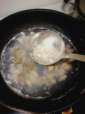 花蛤冬瓜豆腐汤的做法 步骤3