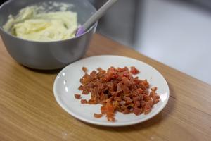 红丝绒草莓乳酪小吐司🍓 酸甜可口果味十足的做法 步骤3