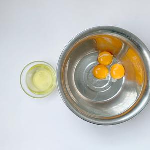 入口即化的6月加宝宝零食：蛋黄溶豆（步骤详细）的做法 步骤2