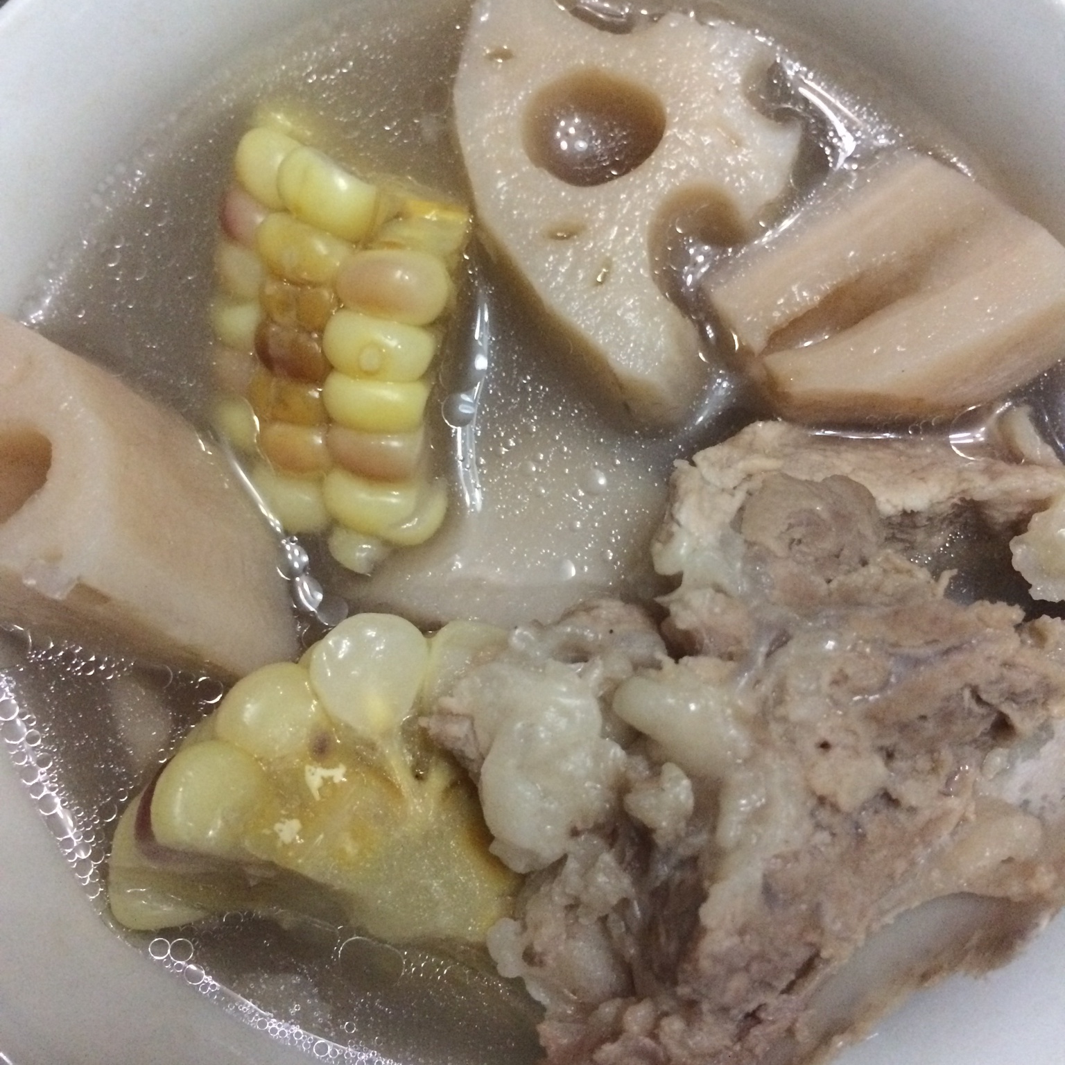 排骨莲藕玉米汤