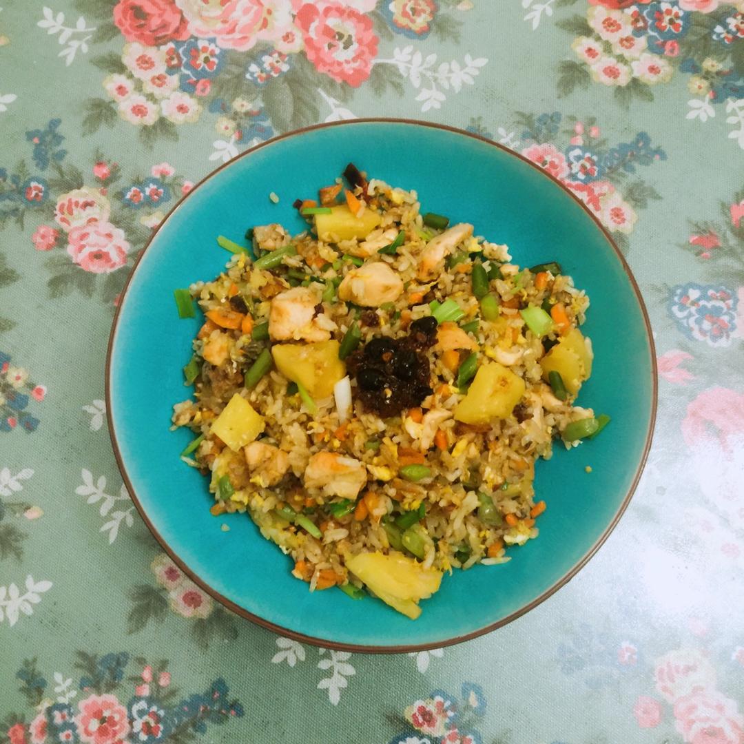 三文鱼菠萝炒饭