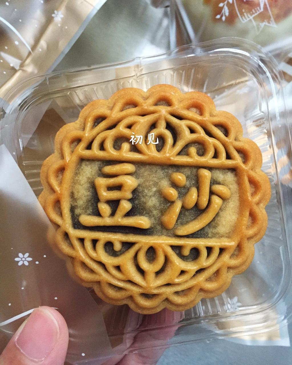 广式月饼—蛋黄莲蓉月饼