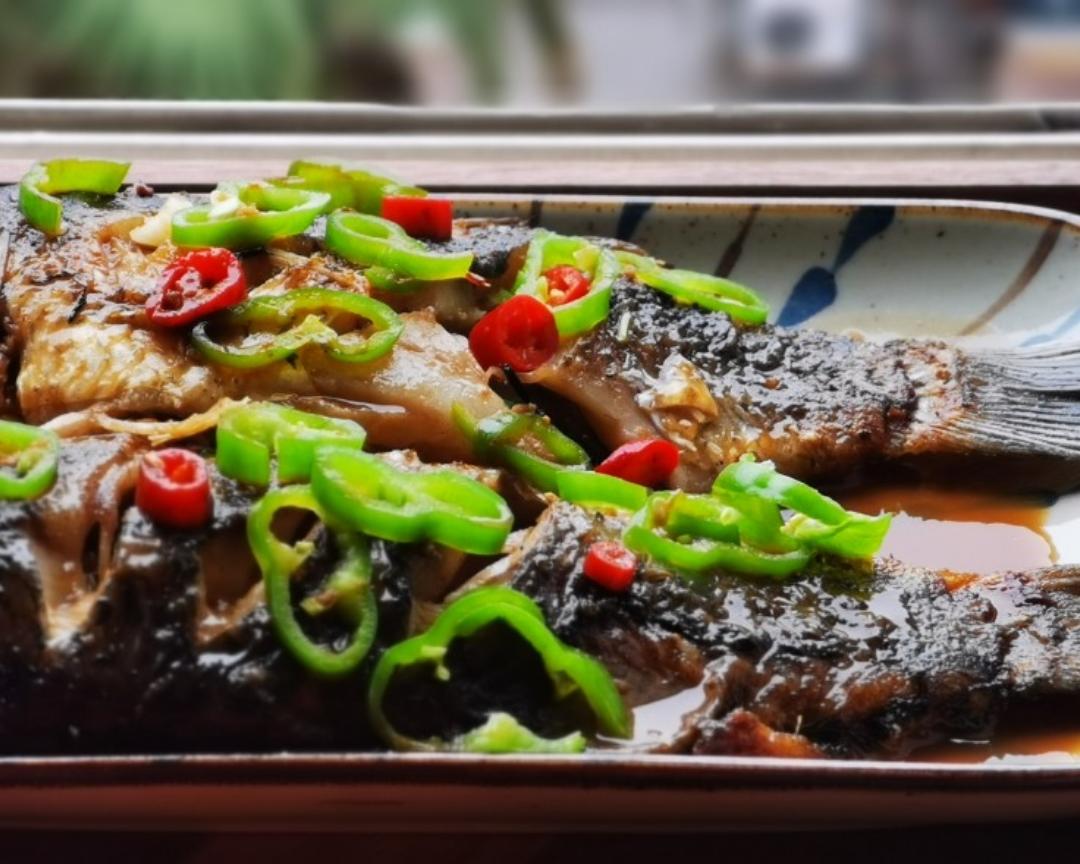 豆瓣酱红烧鲫鱼