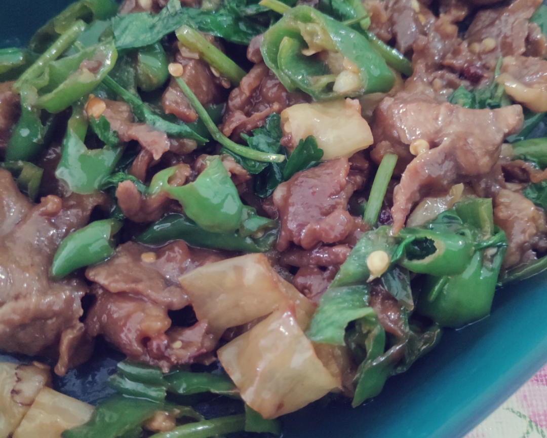一人食·野山椒芹菜炒牛肉的做法