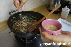 韩式粉丝炒杂菜 Korean Style Glass Noodles with Vegetables的做法 步骤5