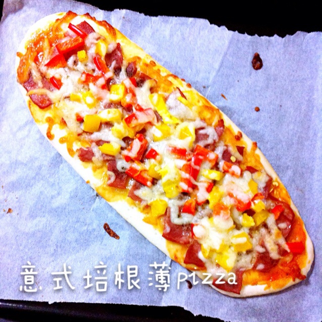 薄饼脆皮火腿pizza
