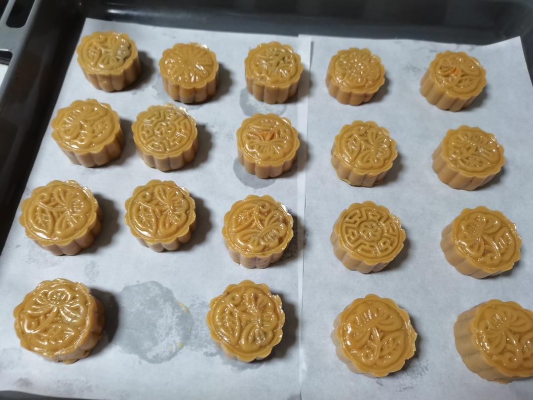 广式月饼—蛋黄莲蓉月饼