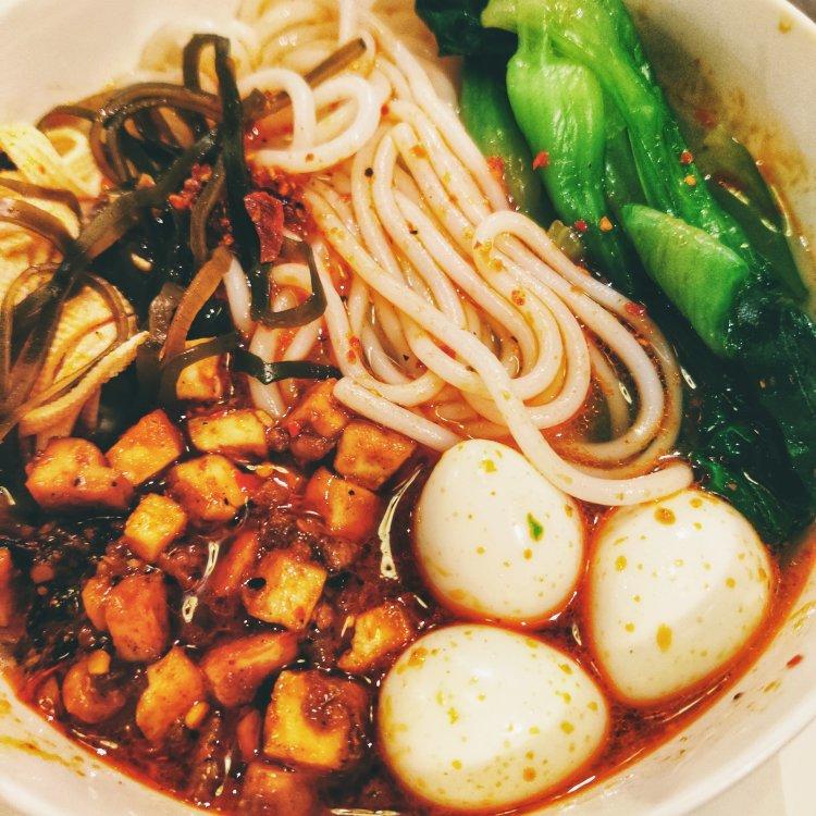【西安小吃系列】4:麻辣米线（砂锅米线）及红油豆干做法