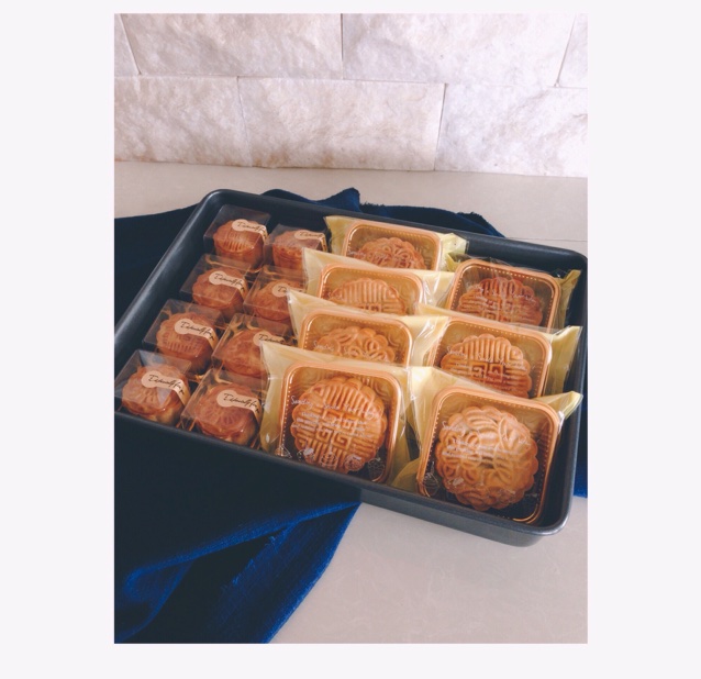 广式月饼—蛋黄莲蓉月饼