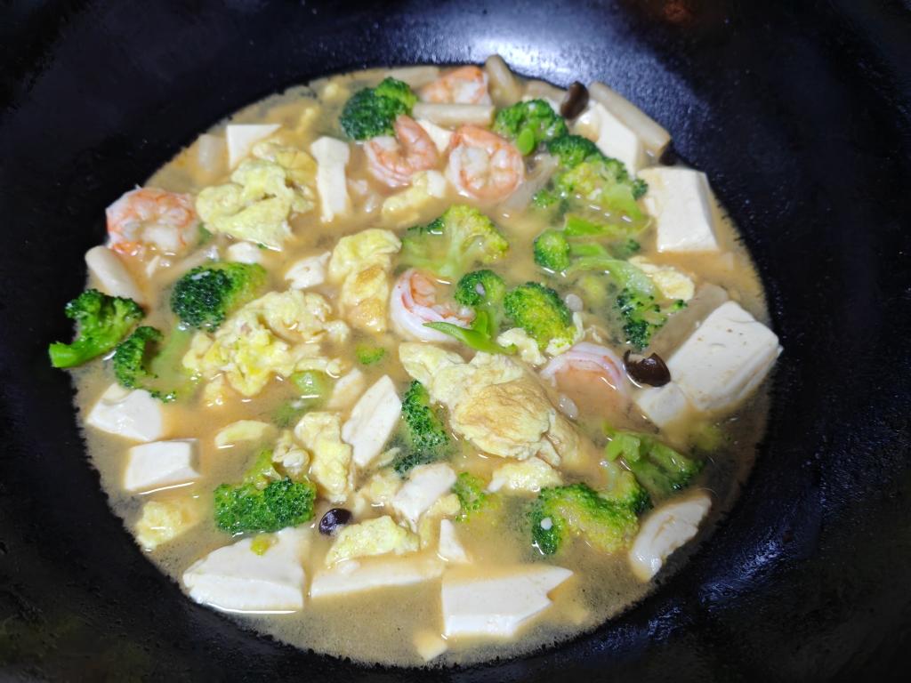 豆腐鲜虾菇菌汤