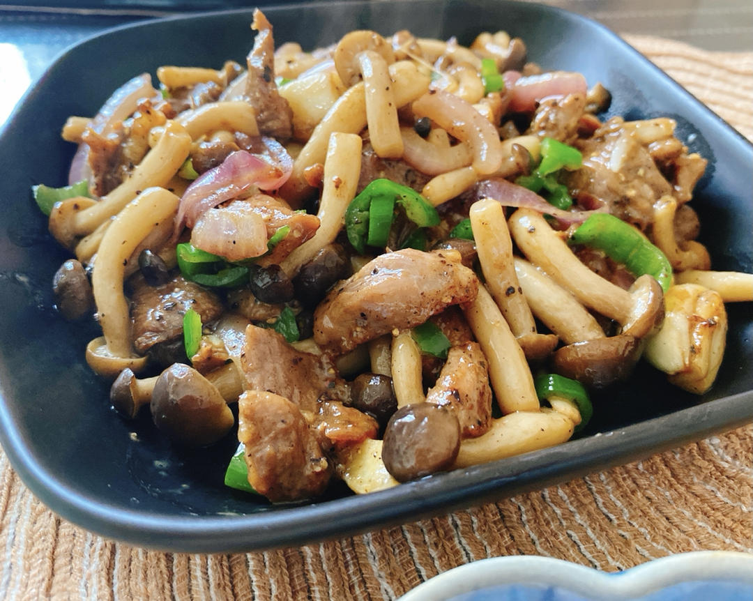 黑椒蟹味菇炒肉
