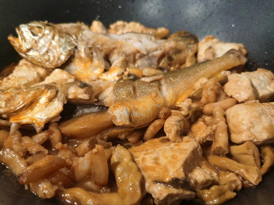 8分钟砂锅焖黄花鱼