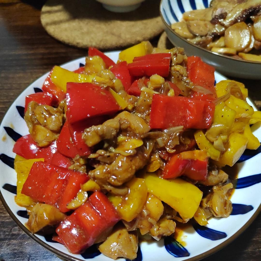 补维c的大菜-五彩缤纷彩椒青椒炒鸡腿肉