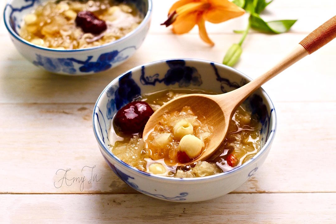 amytu做的冰糖银耳莲子羹.(内附电饭煲做法)