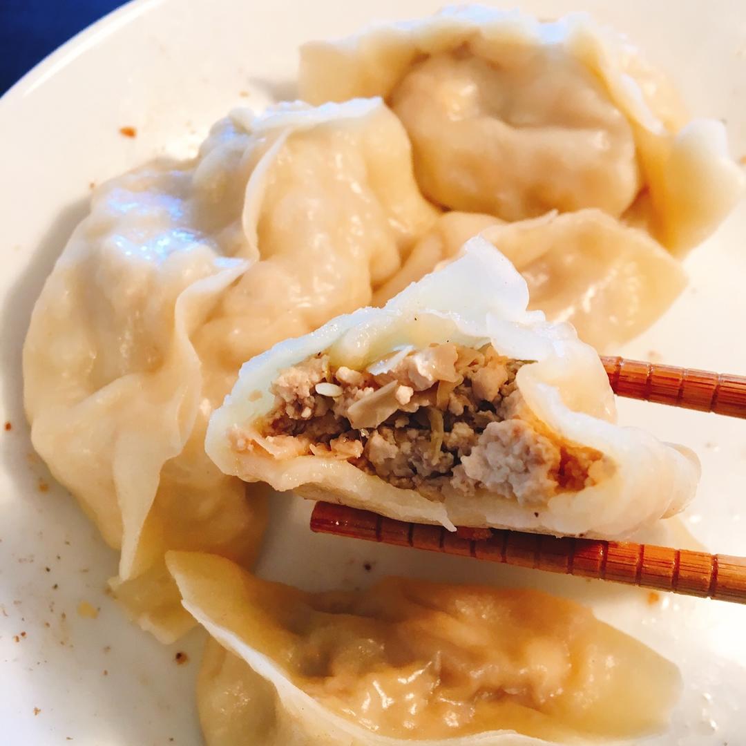 酸菜猪肉饺子（很嫩很多汁！）