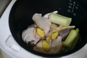 黄山土鸡竹荪汤的做法 步骤1