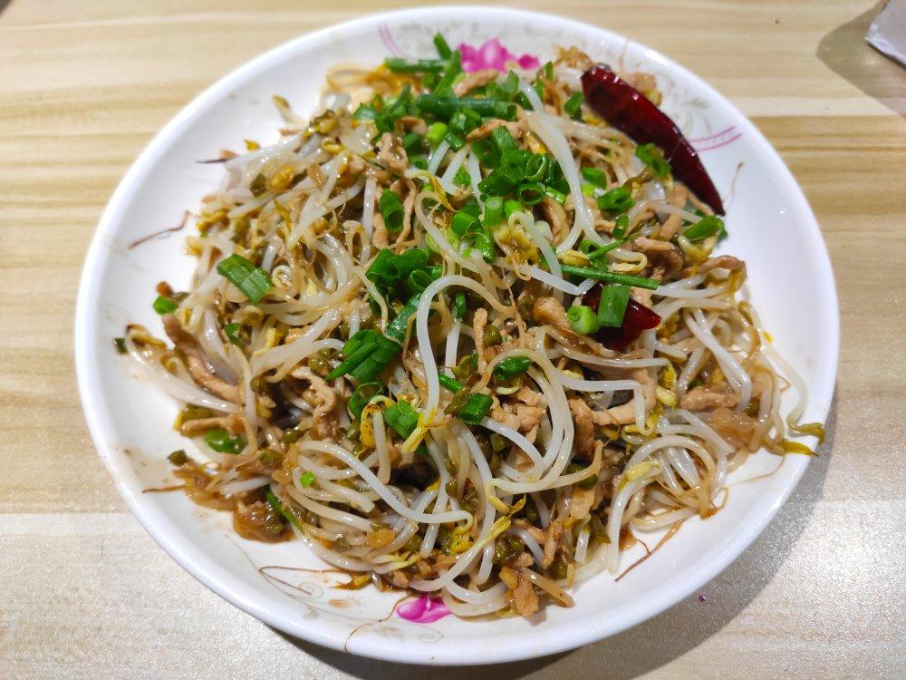 厨师长教你：“炝炒绿豆芽”的家常做法，味道非常赞