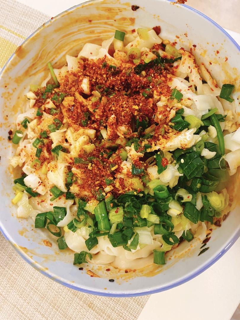 十分钟就能吃上的超简单油泼面