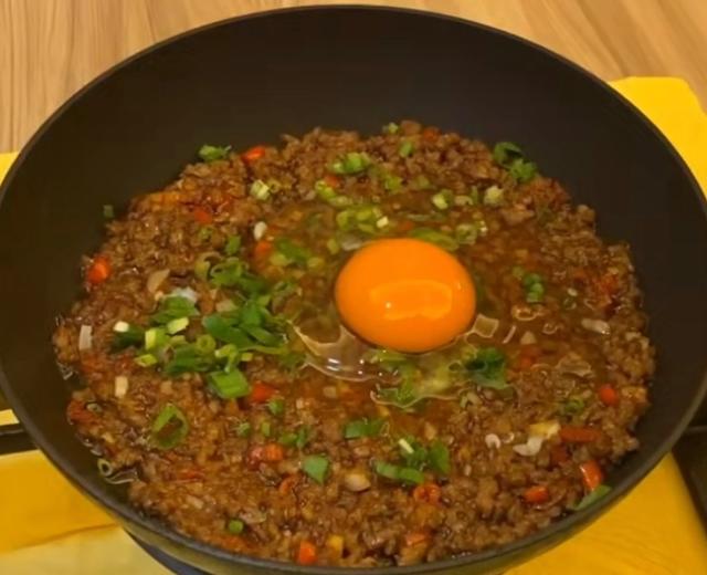张可的平锅牛肉生煎蛋的做法
