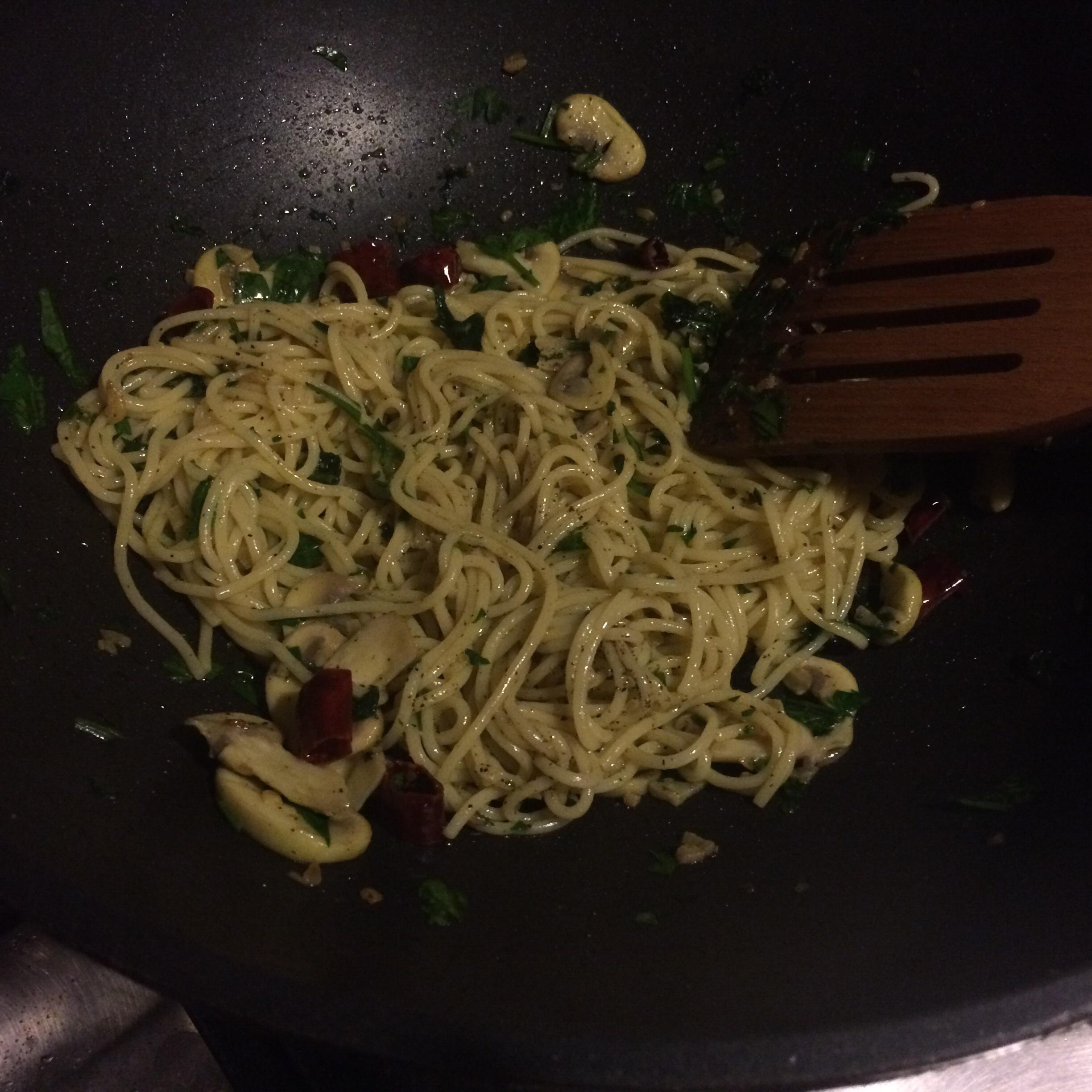 Spaghetti Bianco 简单好吃的意大利面的做法 步骤7