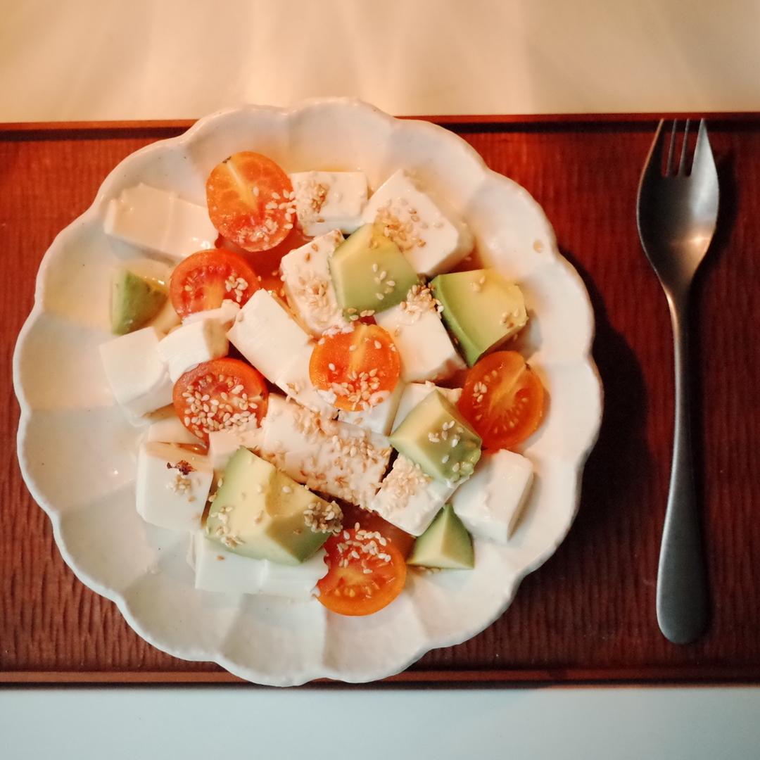 牛油果豆腐番茄沙拉