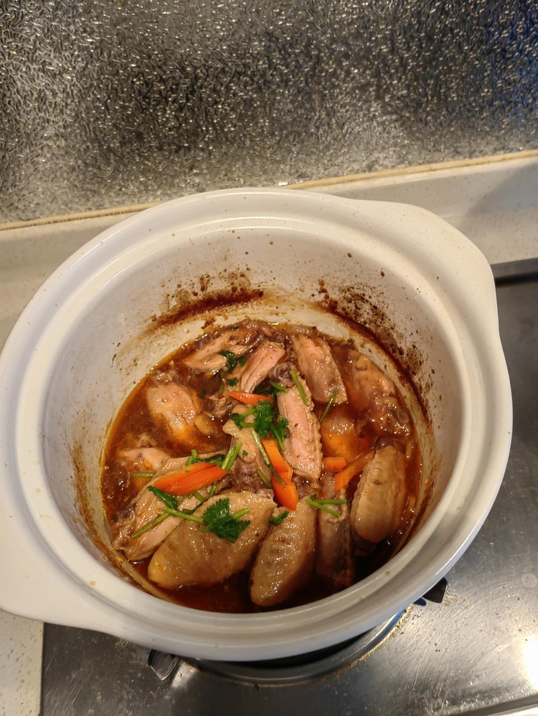 砂锅焗鸡翅煲