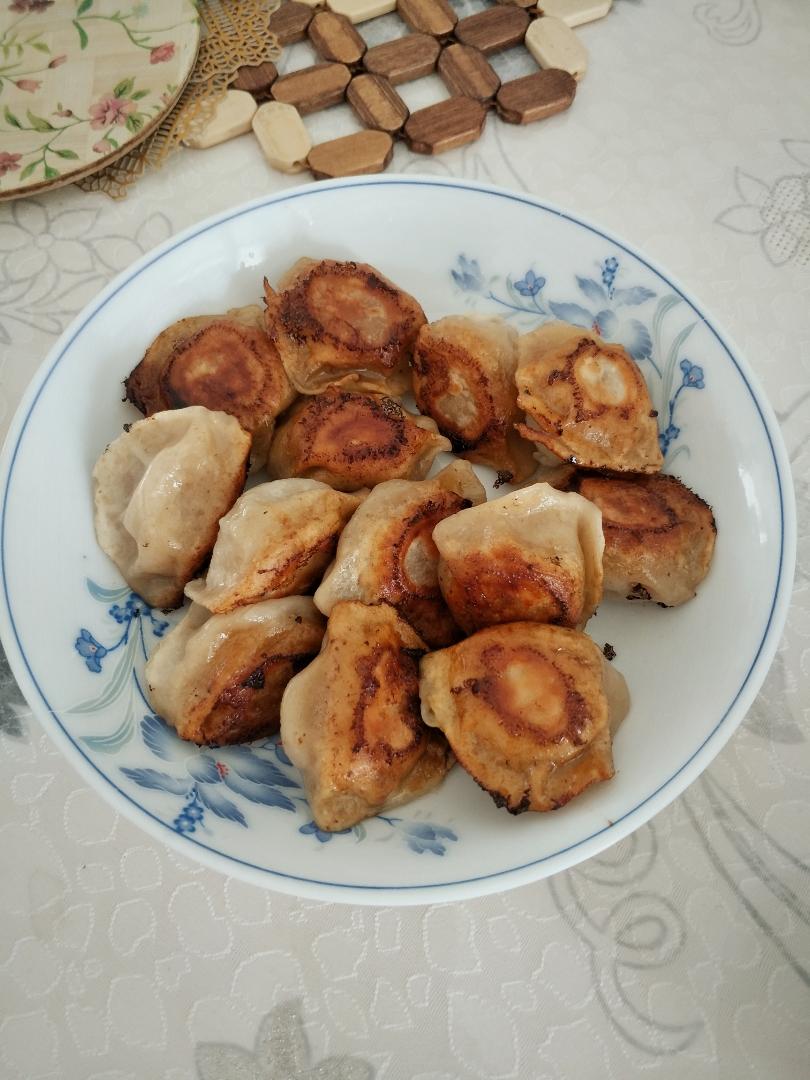 速冻水饺吃腻了吗~变锅贴吧(๑´ڡ`๑)