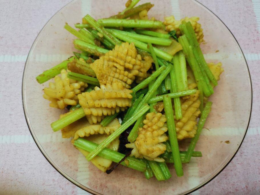 西芹烧鱿鱼卷（家常）