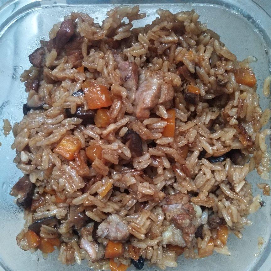 喷香排骨焖饭（爆好吃）
