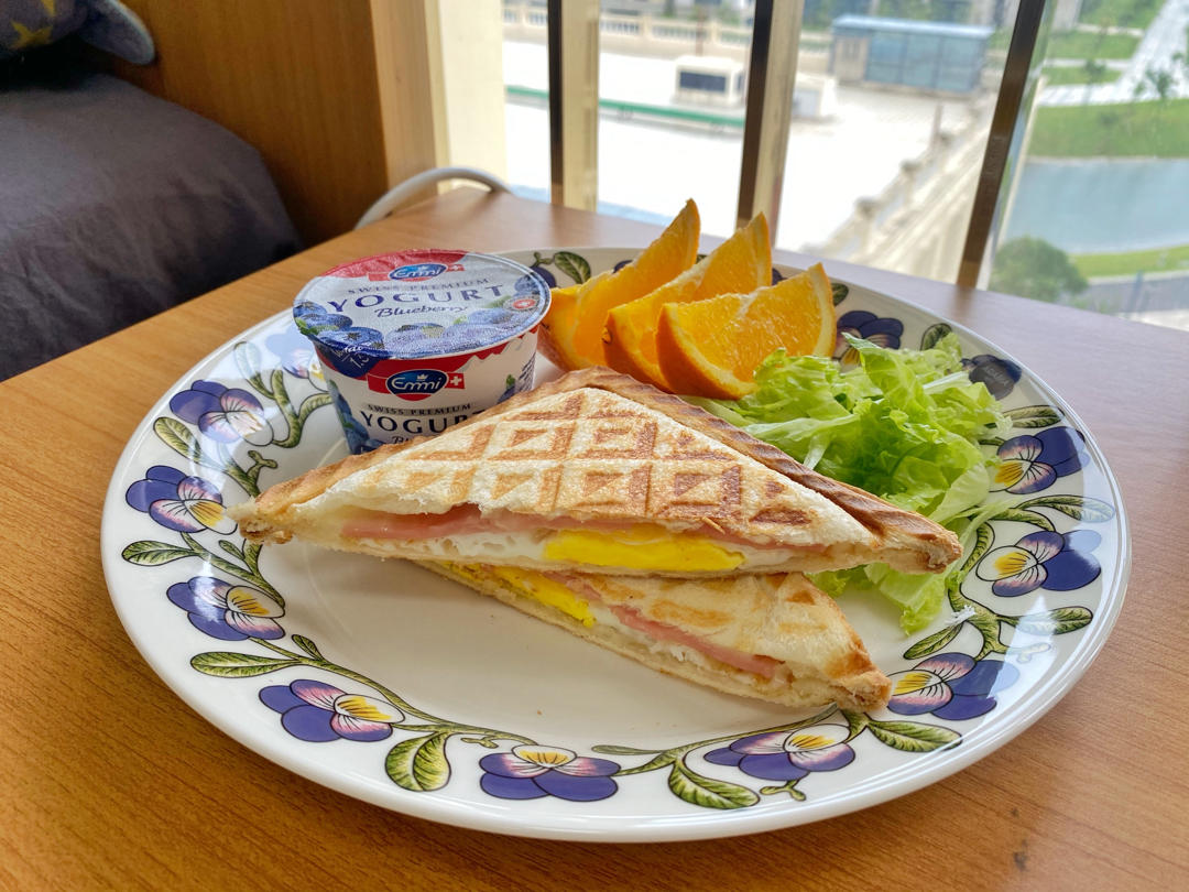 巨简单的Bruno轻食机早餐：烘烤三明治