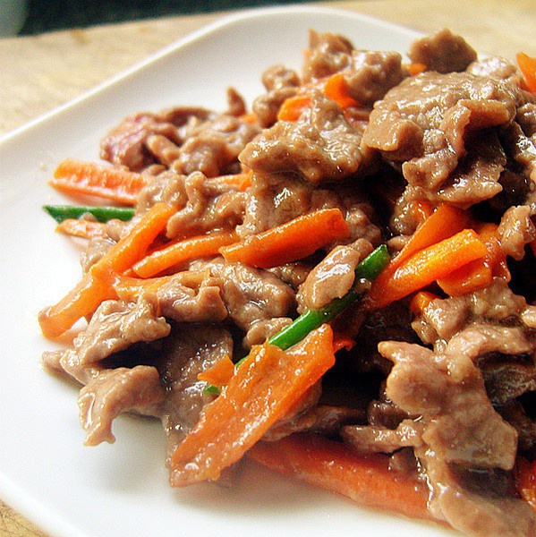 陈小闷做的胡萝卜炒牛肉