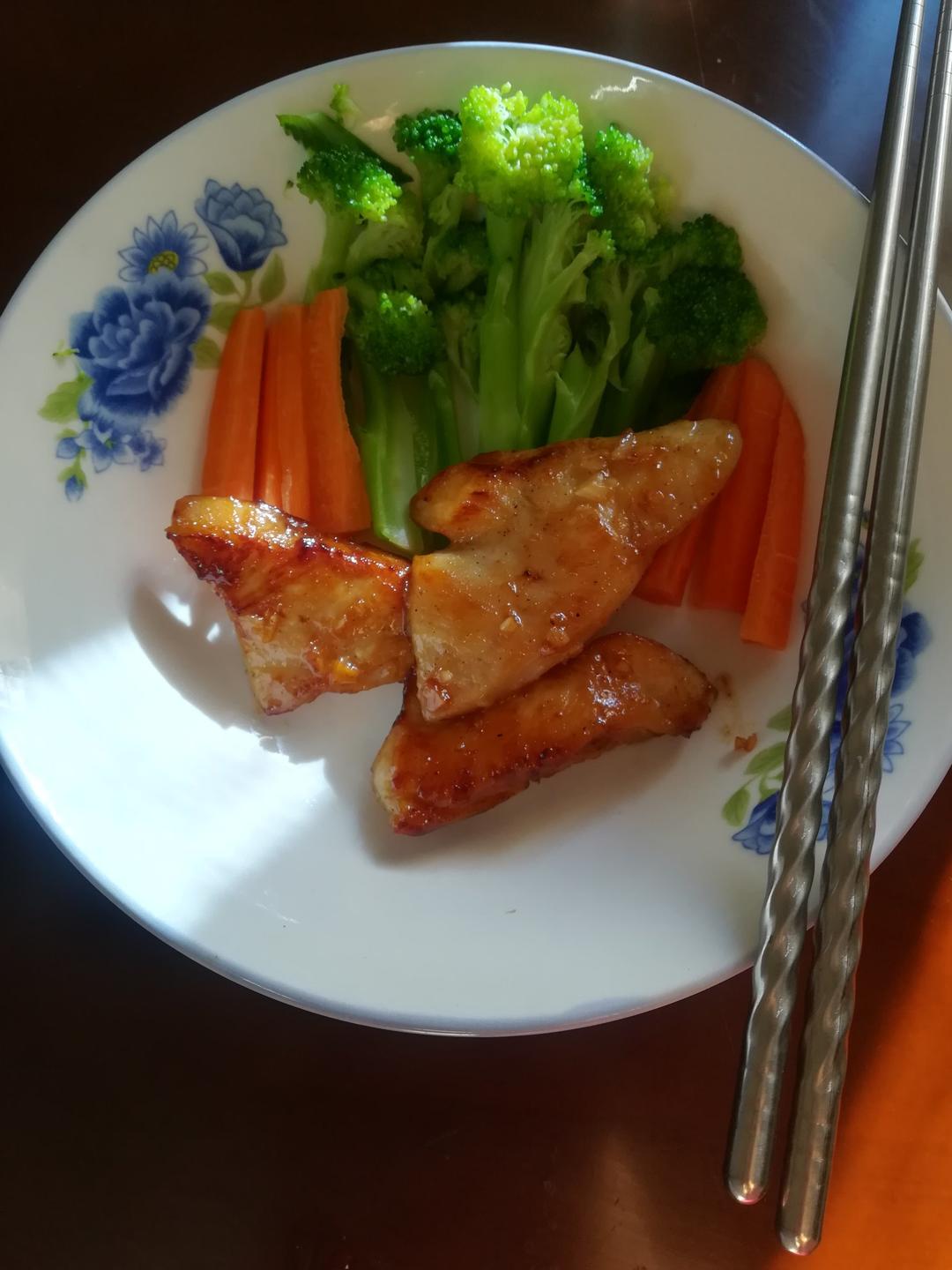 酷炫屌炸天好吃的煎鸡胸肉（香蒜蜂蜜煎鸡胸肉）