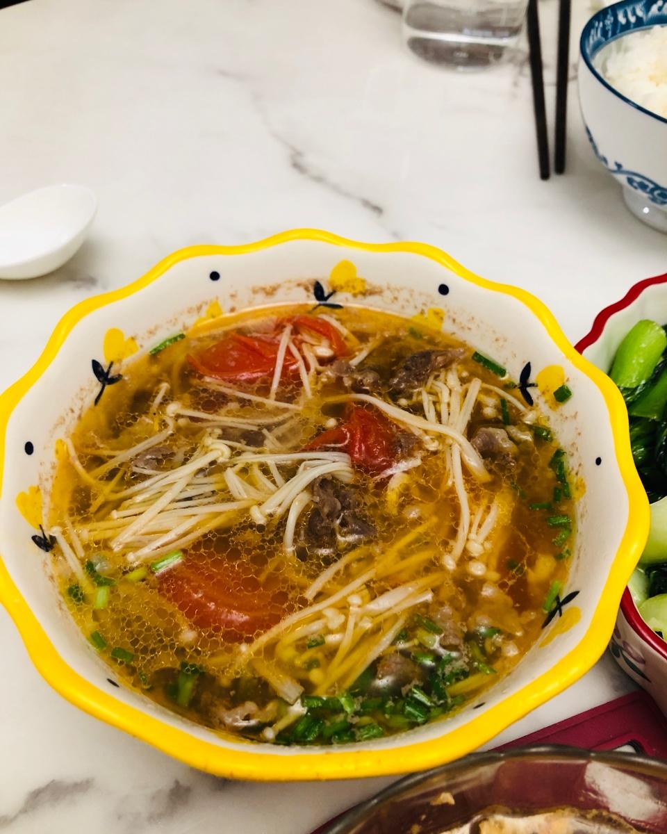 西红柿菌菇豆腐汤