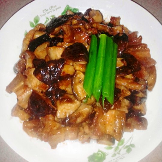 香菇焖五花肉