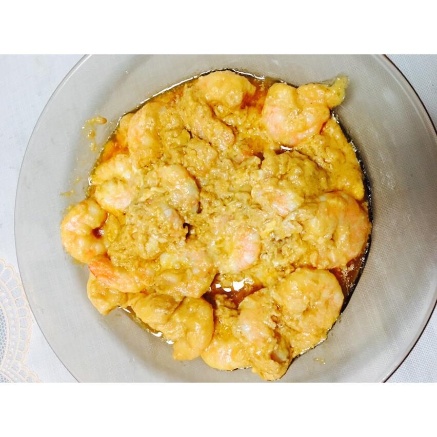 在家也能做大菜之5~“咸蛋黄炒虾球”