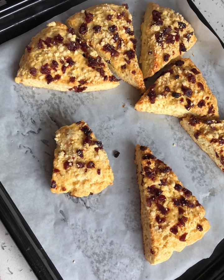 满屋飘香，口口都是满足——酥松香甜的蔓越莓蜜豆司康