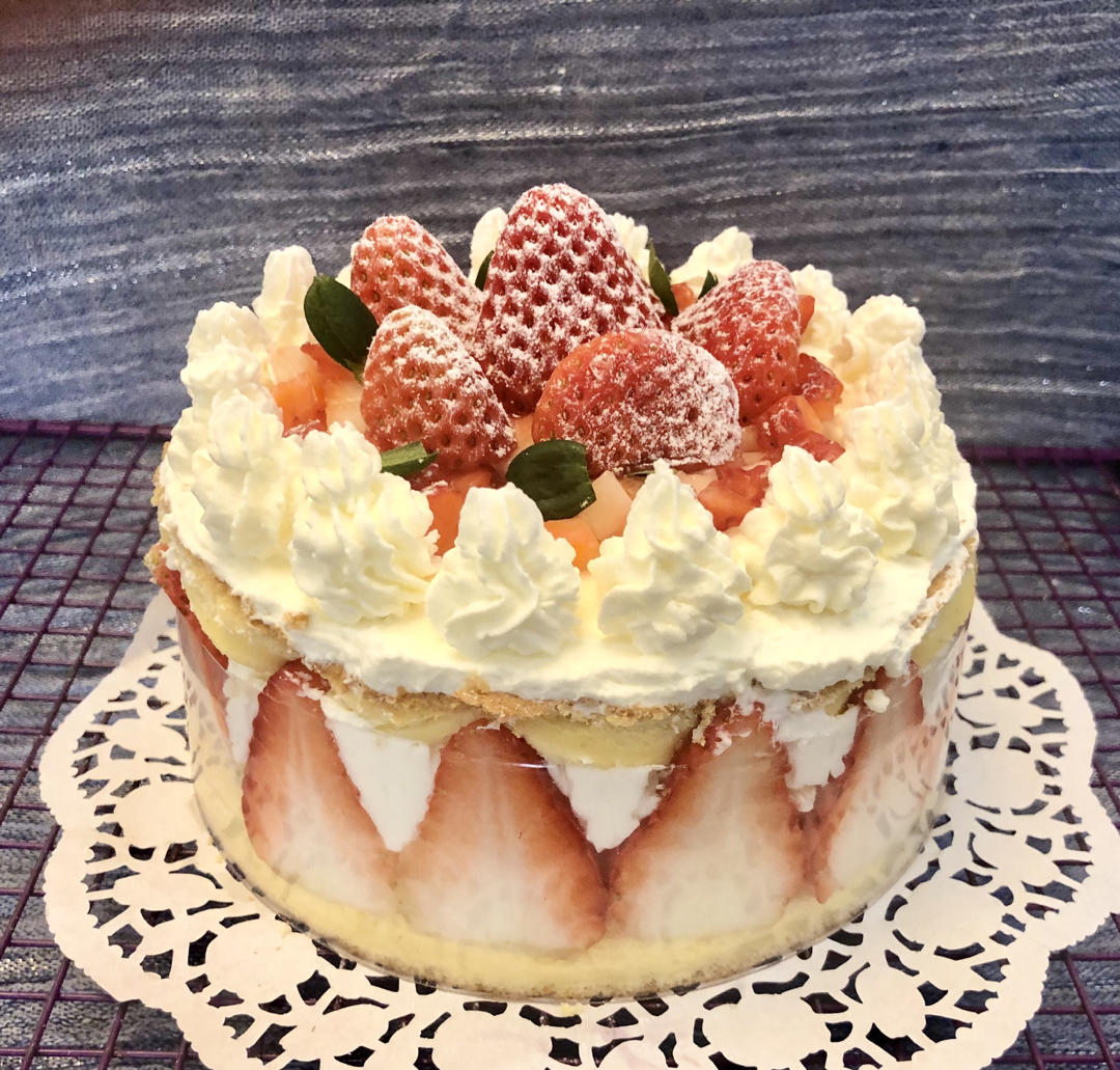 靓食做的超级简单的味多美同款生日蛋糕(6寸),新手也能高度还原