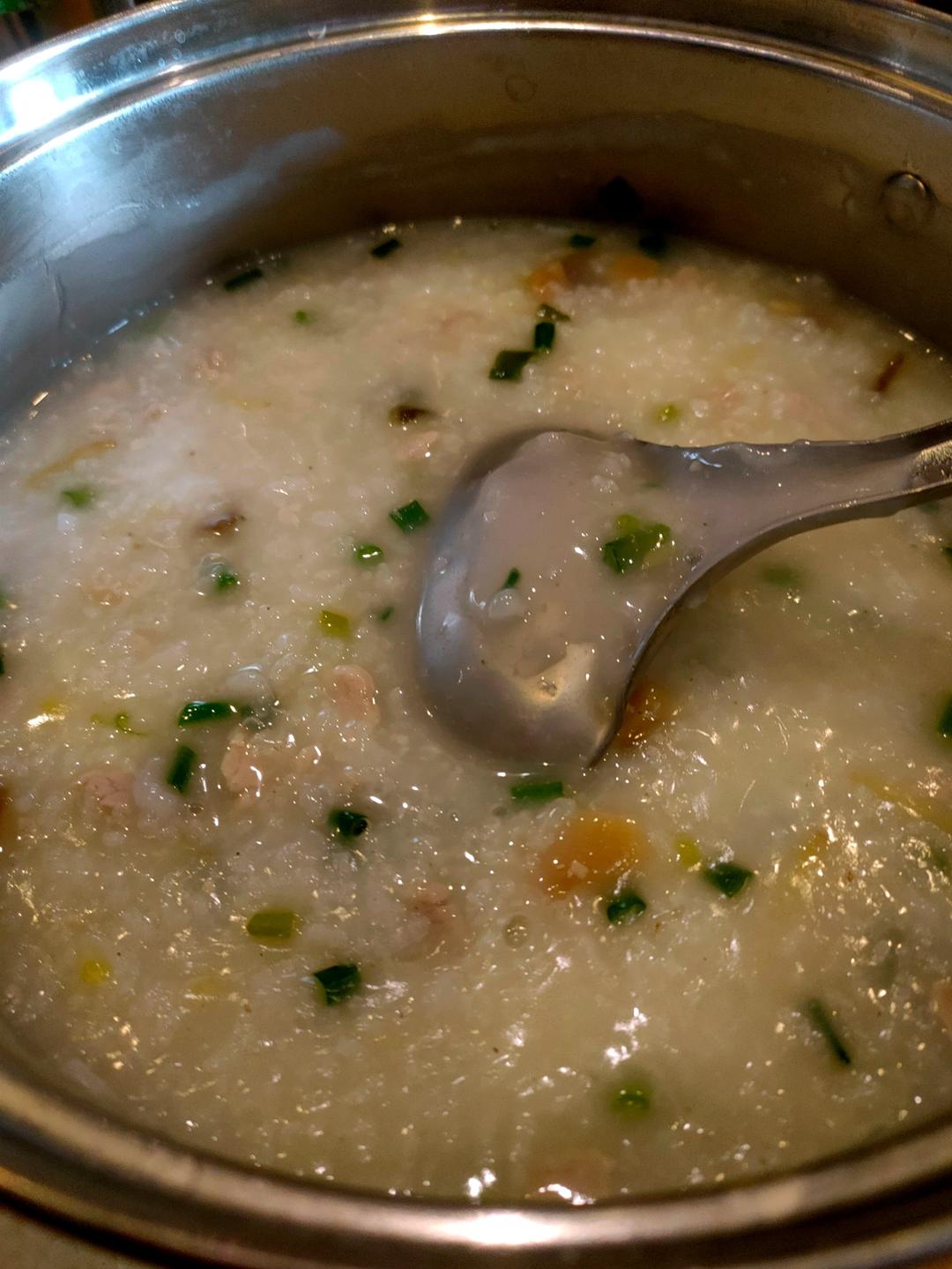 广东人教你正宗的
皮蛋瘦肉粥