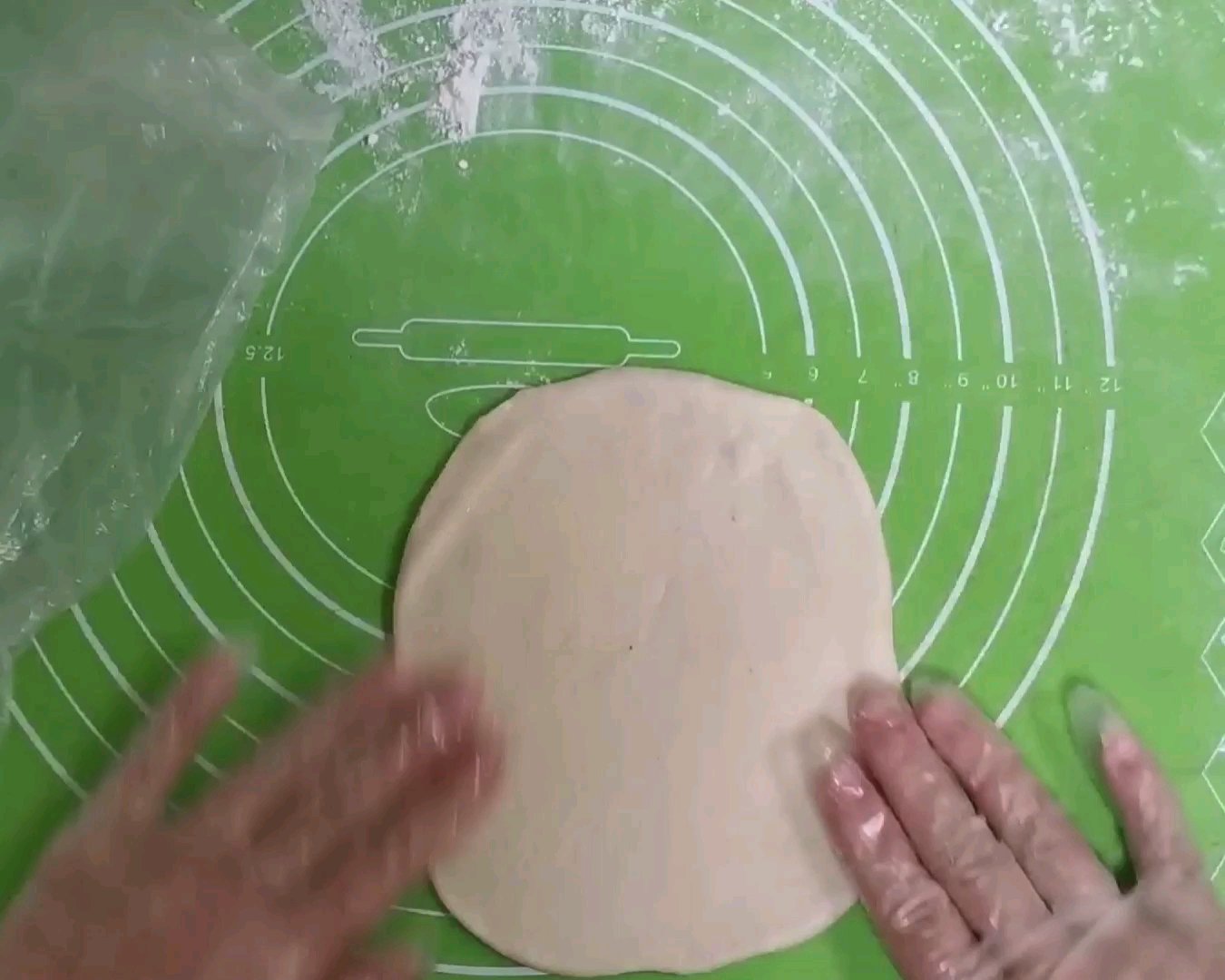 软妹子～香葱肉松面包的做法 步骤10