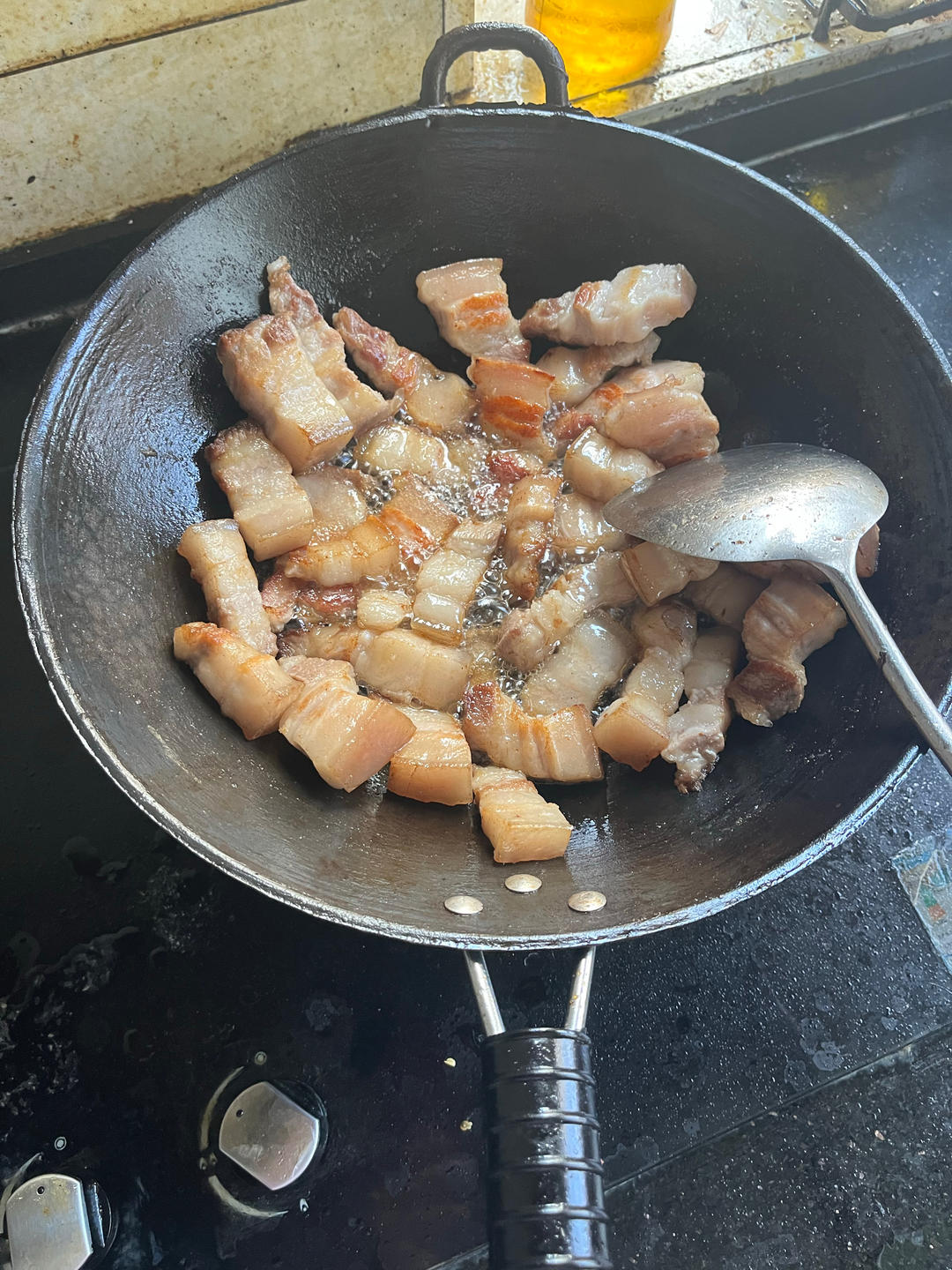 肉香浓郁味鲜足，红烧肉的秘诀就在这