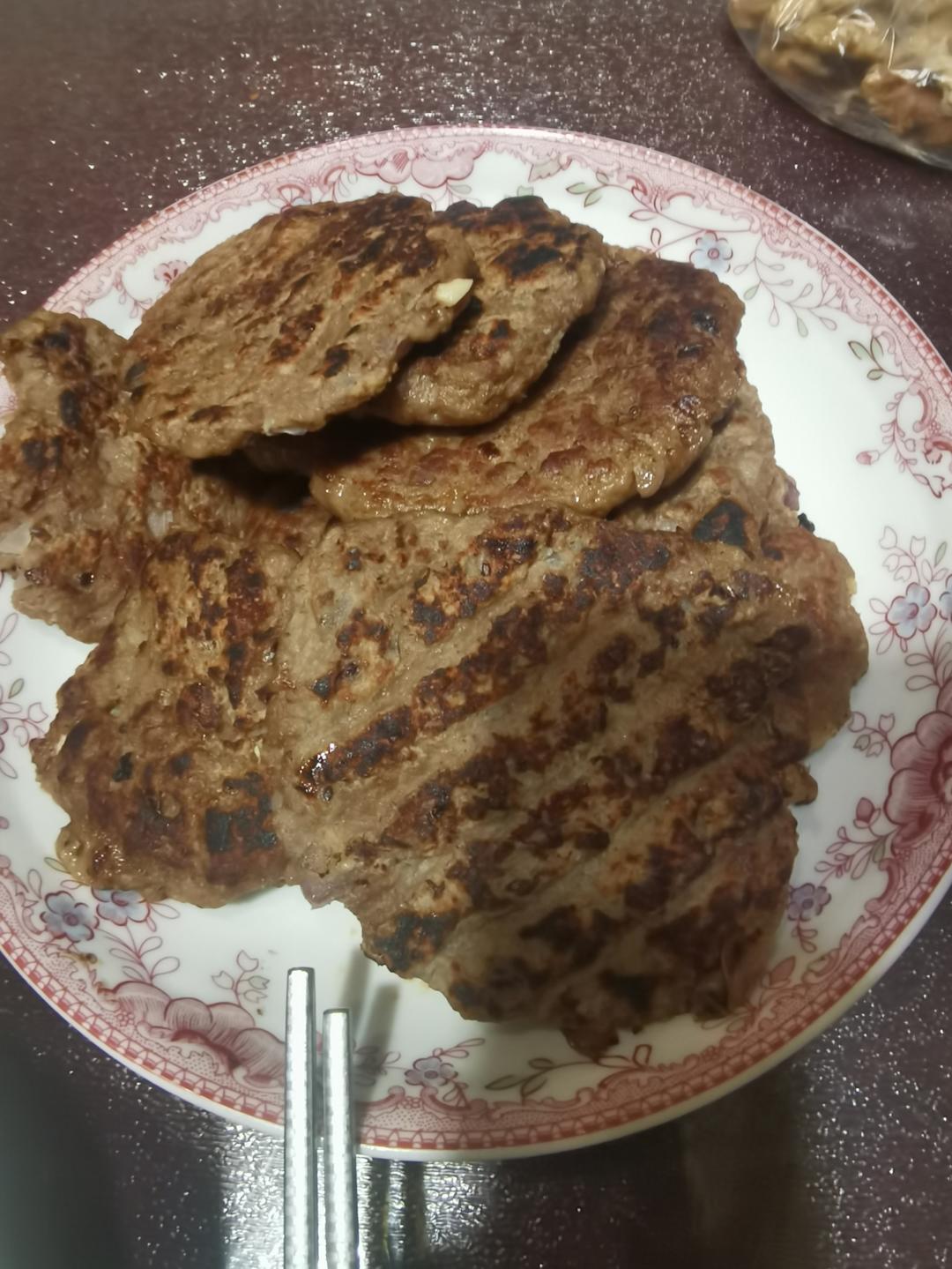 鲜嫩多汁牛肉饼
