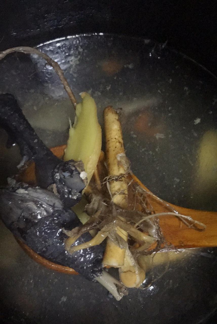 枸杞红枣乌鸡汤
