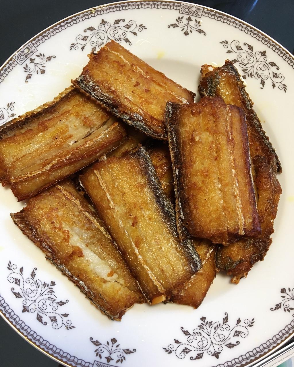 香煎带鱼（不裹粉不易烂的技巧）