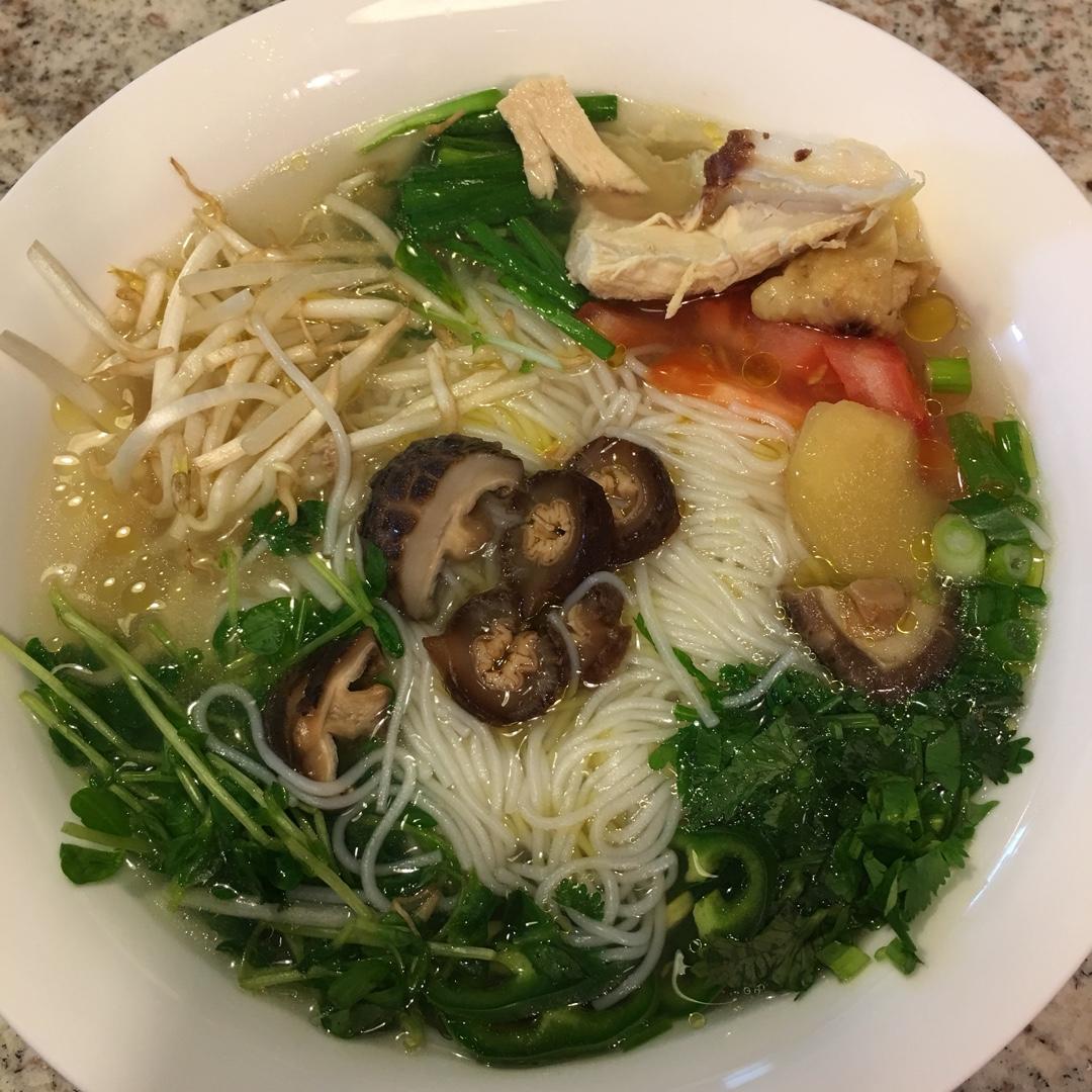 鸡汤过桥米线（家庭豪华版）
