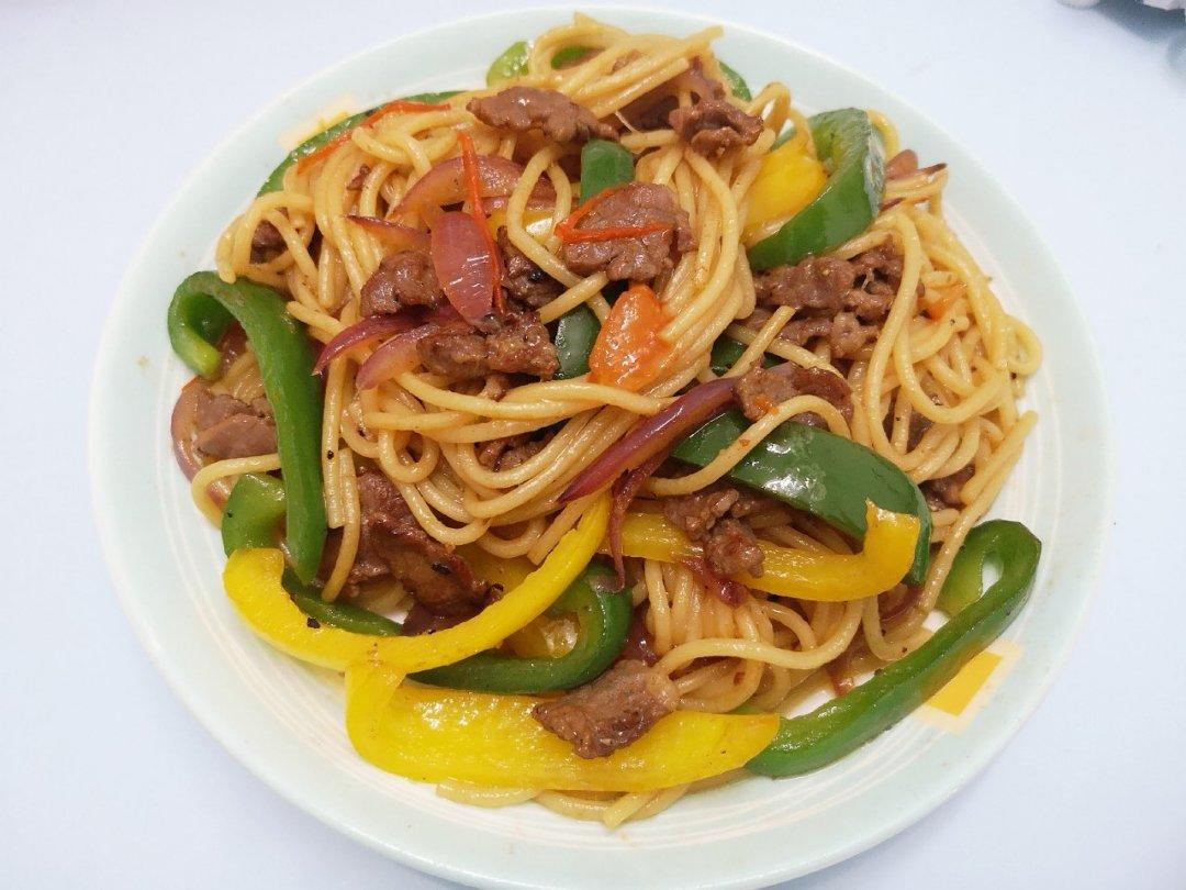 黑椒牛柳炒意面